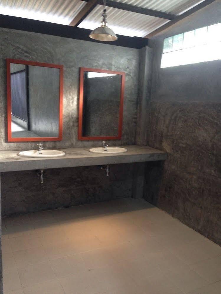 Oyo 585 Freedom Hostel @ Phi Phi 外观 照片